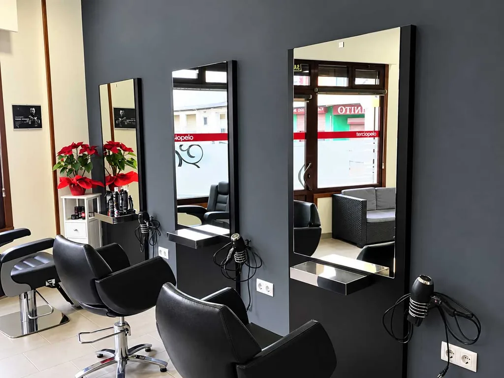 Zona de lavado de la peluquería unisex en Ferrol