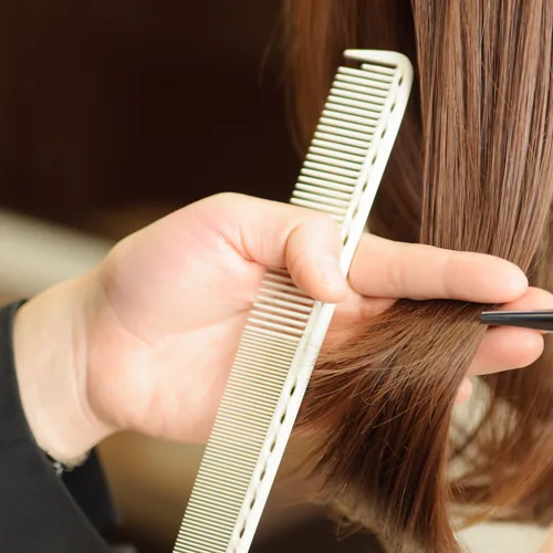 Corte de pelo en peluquería unisex en Ferrol - Terciopelo