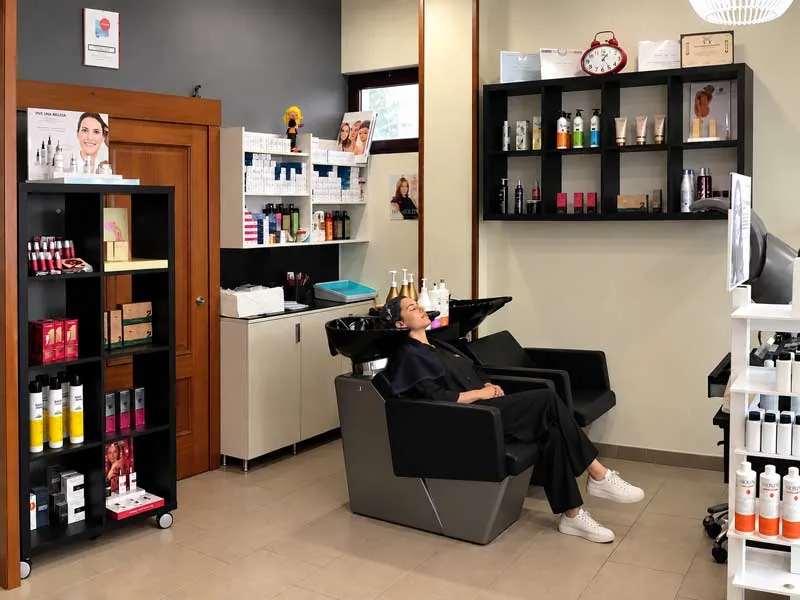 Interior de la peluquería Terciopelo en Ferrol